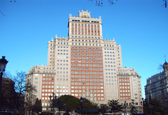 Edificio España situado en la Plaza de España madrileña.