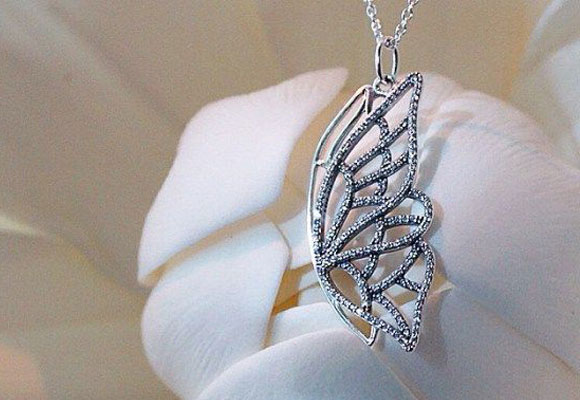 Pandora Spring 2015 butterfly necklace. Photo: pinterest. Make clic to buy