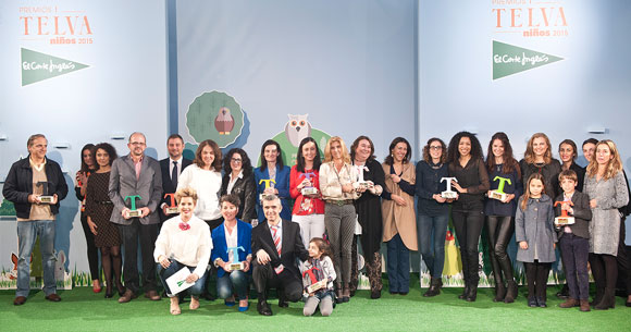 Imagen de los premiados junto a Olga Ruiz, directora de TELVA; Tania Llasera, presentadora del evento, y Magali Yus, responsable de Comunicación de Moda y Belleza en El Corte Inglés.