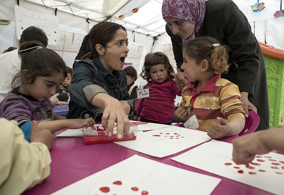 Salma Hayek visited Syrian refugees in Lebanon 2