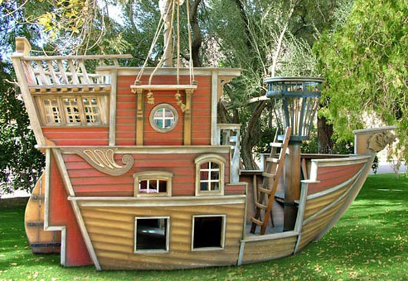 LuxuryHouse con forma de barco pirata