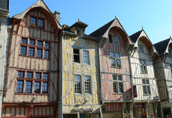 Houses in Troyes. Make clic to buy local products