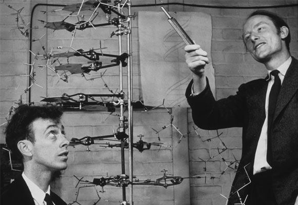 Watson y Crick con una arcaica representación del ADN