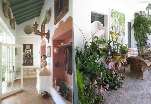 Left: The entrance door and antique Spanish lebrillos hang on the walls.
