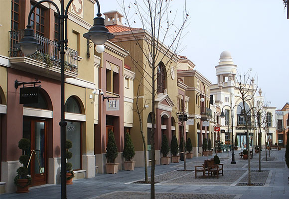 Las Rozas Village near Madrid. Make clic to know it
