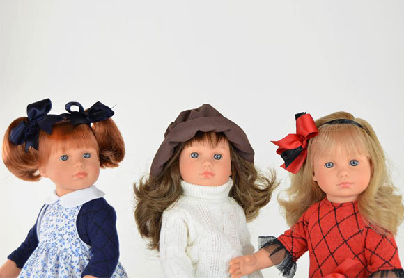 Las muñecas Guillermina y Pepa (rubia y morena) de la Tienda ASI. Haz clic para comprar