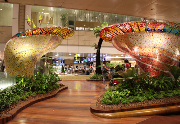 Jardines en el aeropuerto Changi en Singapur