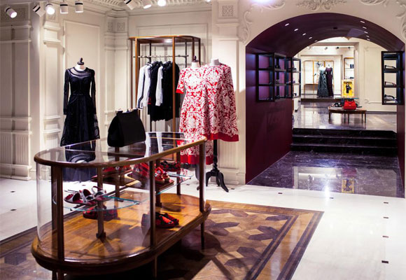 Interior de la nueva boutique de Dolce&Gabbana en Moscú. Foto: Twitter D&G