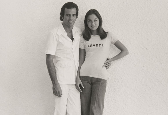 Isabel junto a su primer marido, Julio Iglesias. Foto: Juan Gyenes.