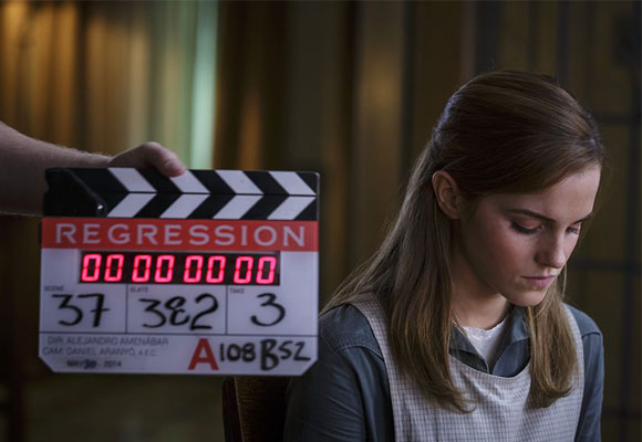 Emma Watson en el rodaje de 'Regresión', la última cinta de Alejandro Amenábar