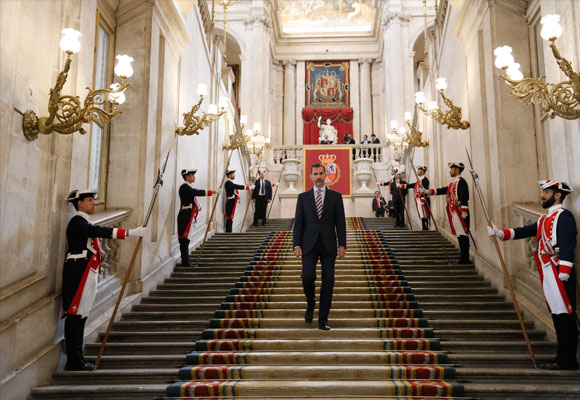S.M. el Rey recibe  a pie de coche al Presidente de la República de Italia en su primera visita a España. Palacio Real