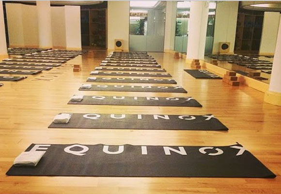 Sala de Yoga Vinyasa. Cortesia de @equinox