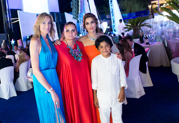 Alejandra Alemán, Sandra garcía-Sanjuán, paloma Cuevas con Alejandro. Starlite Gala 2015. 9.8.15. Foto Ana Belén Fdez