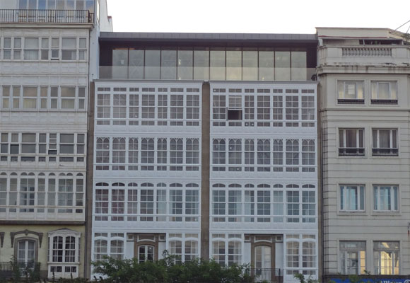 La 'Manzana de Inditex' vista de la fachada en la calle Sánchez Bregua