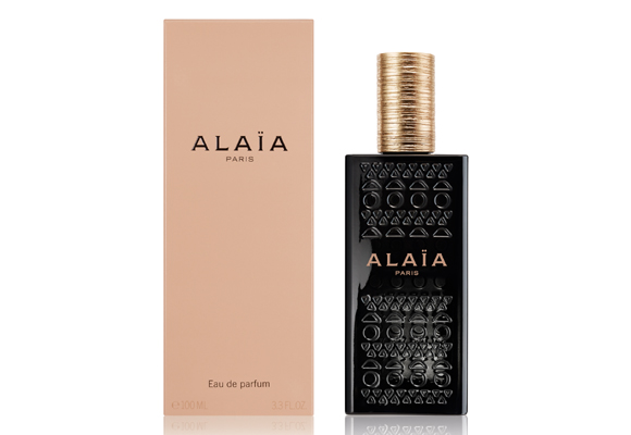 Con toques de cuero, el perfume Alaïa es el complemento perfecto. Cómpralo aquí