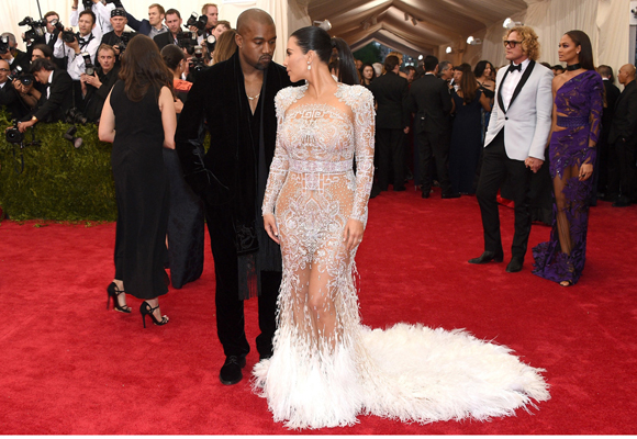 Kim Kardashian y Kanye West nunca fallan en la MET Gala de NY