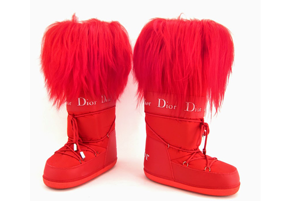 En rojo, con pelo y de Dior. OMG!