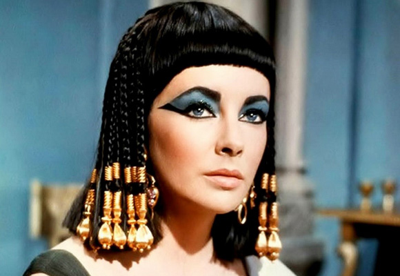 Liz Taylor en la piel de Cleopatra. Una belleza atemporal