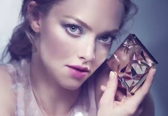 Amanda Seyfried es imagen de los productos de Shiseido