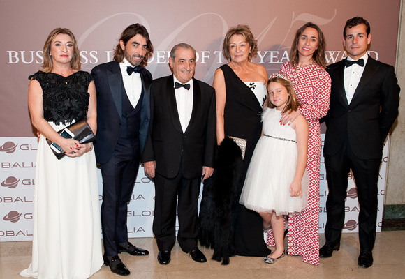 Hidalgo con su familia en la entrega del galardón en NY