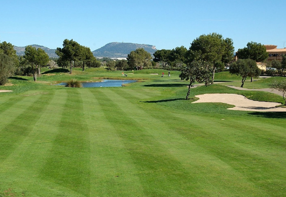 Dos campos de golf para unas vacaciones deluxe en el Son Antem