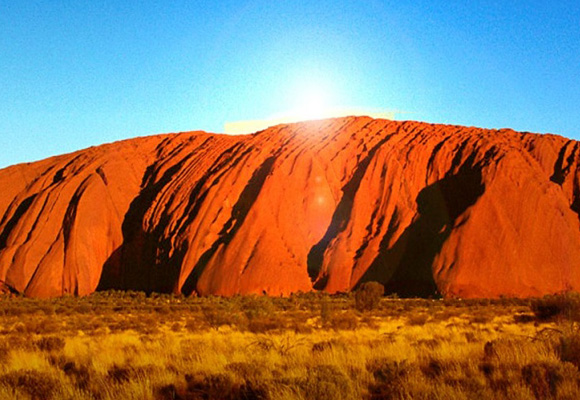 Uluru es, además de un lugar sagrado, Patrimonio Natural de la Humanidad