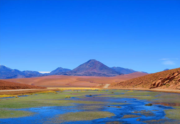 Laguna en el desierto de Vado Putana Machuca