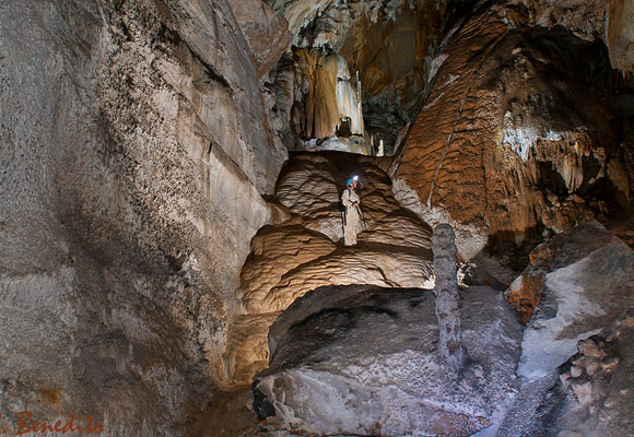 Cueva de El Escalón. Haz clic para conocerla