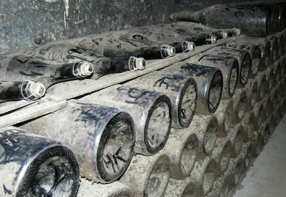 Botellas magnum en una de las bodegas de champagne