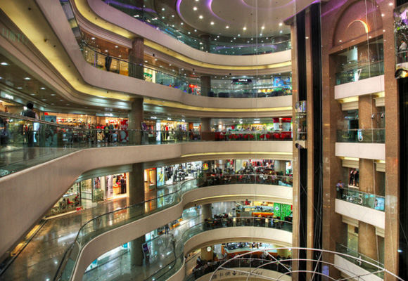 Shoppping center en Causeway Bay. Encontrarás las firmas de lujo más famosas del mundo