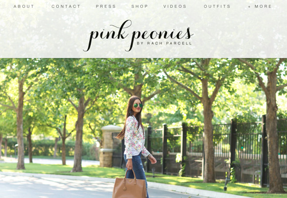 Pincha en la foto para comprar la colección de la blogger Pink Peonies para Nordstrom