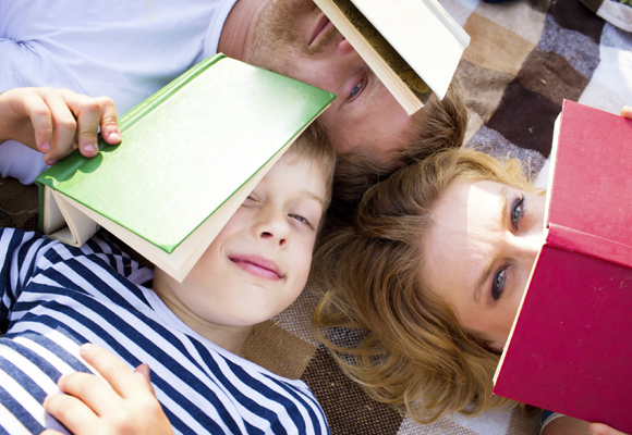 Fomentar la lectura en tus hijos, uno de tus propósitos para 2016