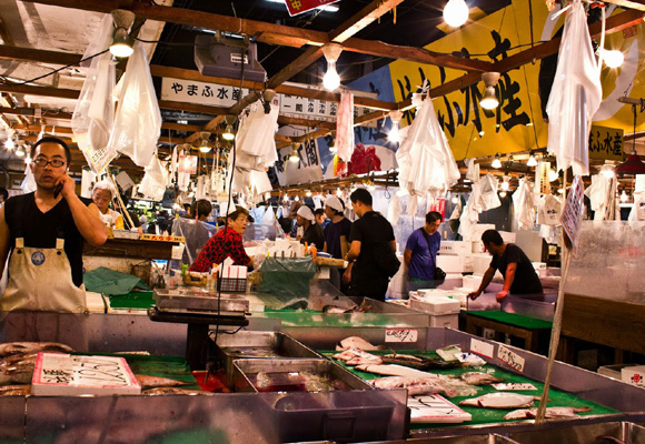 El Tsukiji-shijo es el mercado de pescado más famoso de la ciudad