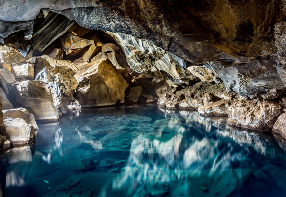 Cueva Grjótagj en Islandia. Un milagro natural