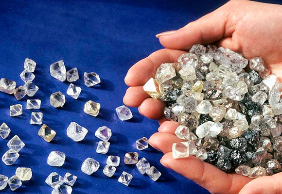 La firma cerró el año con exceso de diamantes sin vender