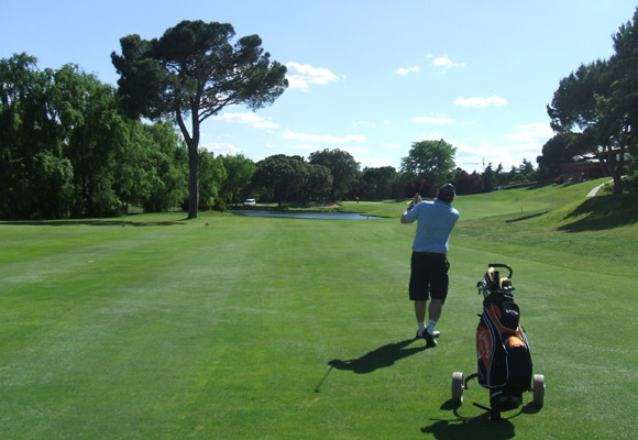 Disfrutar de una jornada de golf se ha convertido en un lujo al alcance de muchos