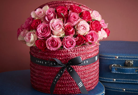10 Seville de Jane Parker. Canasto de rosas la gama de los rojos y rosados. Precio desde £70.