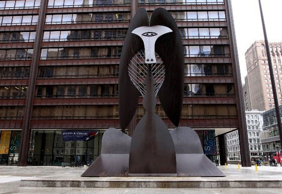 The model of Picasso's iconic statue Tête, 1964( Maquette pour la sculpture en plein air du Chicago Civic Center), Chicago, 1967 – Photo Getty