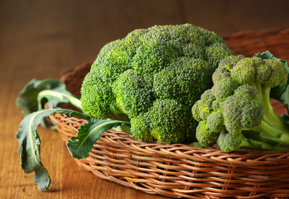 El brócoli contiene azufre, clave para mantenerte joven por más tiempo