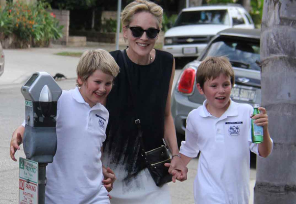 Sharon Stone tuvo a sus hijos menores gracias a un vientre de alquiler