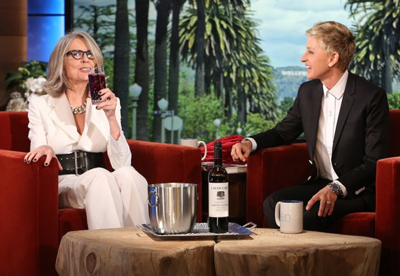 Diane Keaton presentó su vino helado en el programa de Ellen Degeneres