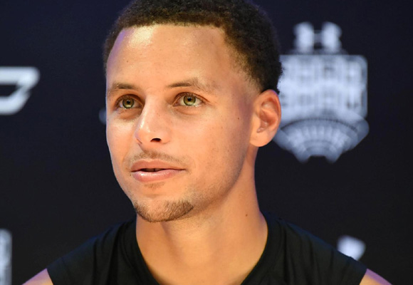 Curry se ha convertido en una estrella y ya está entre los grandes del deporte