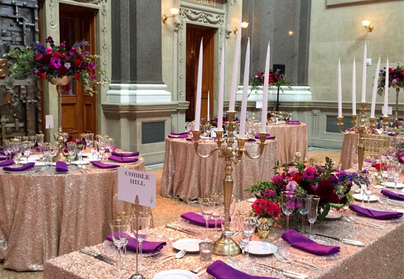 200 invitados para una matrimonio judío. El costo del diseño y las flores fue de 25 mil dólares
