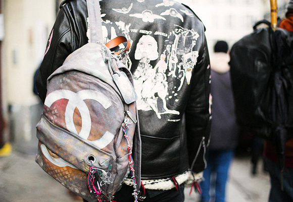 Chanel ha puesto de moda las mochilas de lujo con su modelo Graffitti