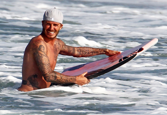 David Beckham, uno de los papás famosos que adora practicar surf