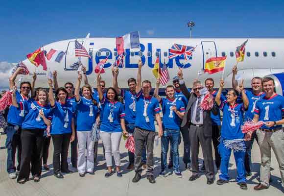 Los trabajadores celebraron el 'nacimiento' de JetBlue