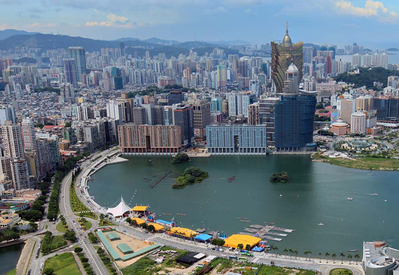 Hong Kong cede terreno a Macao en firmas de lujo