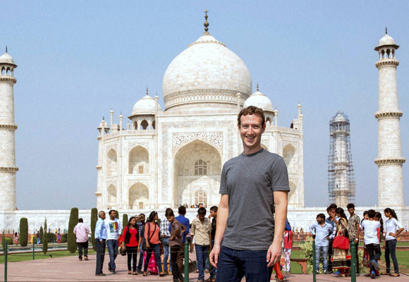 El fundador de Facebook, delante del Taj Mahal