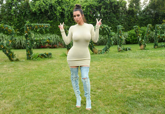 Kim Kardashian no se pierde ningún verano la fiesta de Revolve