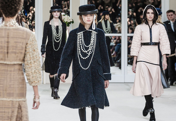 Chanel apuesta por la seda de alta gama para sus accesorios y colecciones